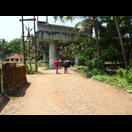 Wie der Navigator auf die Idee kommt, hier wäre die Bahnlinie zu passieren, bleibt rätselhaft